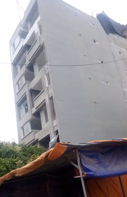 Công trình cạnh nhà số 8, ngách 32/22 đường Phùng Khoang, cạnh chợ Phùng Khoang ngang nhiên xây dựng sai phép (Ảnh Chí Nhân)
