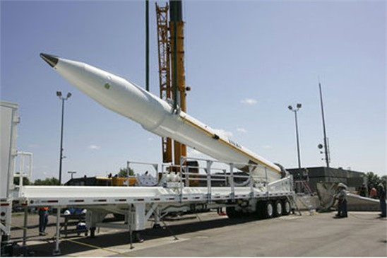 Hệ thống lá chắn tên lửa mà Boeing tham gia xây dựng cho Bộ Quốc phòng Mỹ là hệ thống duy nhất có khả năng mang tên lửa đánh chặn có đầu đạn hóa học, sinh học hay đầu đạn hạt nhân. (Ảnh minh họa) Hệ thống lá chắn tên lửa mà Boeing tham gia xây dựng cho Bộ Quốc phòng Mỹ là hệ thống duy nhất có khả năng mang tên lửa đánh chặn có đầu đạn hóa học, sinh học hay đầu đạn hạt nhân. (Ảnh minh họa)