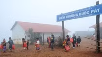 Những ngày này khi đất trời vào xuân thì Buốc Pát vẫn chìm trong những ngày mù sương (Ảnh: LC)