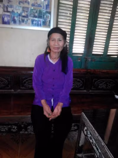 Cụ Vũ Thị Lợi được chị Tranh chữa khỏi liền hai bệnh Sỏi thận và gan nhiễm mỡ Cụ Vũ Thị Lợi được chị Tranh chữa khỏi liền hai bệnh Sỏi thận và gan nhiễm mỡ