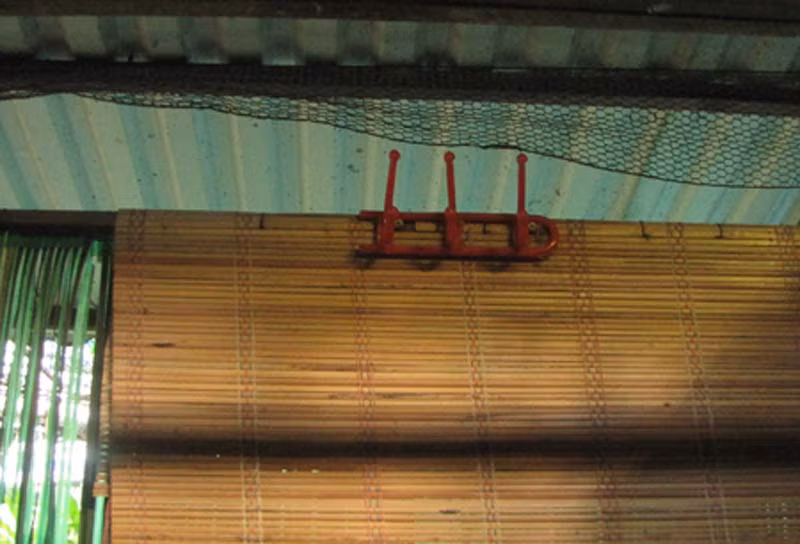 Phương thức hoạt động tinh vi của các quán cà phê "chuồng" này, càng là những nguy cơ gây gia tăng tệ nạn xã hội, nhất là mại dâm trên địa bàn thành phố và làm đau đầu các cơ quan chức năng. Phương thức hoạt động tinh vi của các quán cà phê "chuồng" này, càng là những nguy cơ gây gia tăng tệ nạn xã hội, nhất là mại dâm trên địa bàn thành phố và làm đau đầu các cơ quan chức năng.