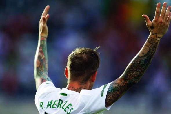 Raul Meireles (Bồ Đào Nha): Tiền vệ của Chelsea là một trong số các cầu thủ sở hữu nhiều hình xăm và xăm với mật độ dày đặc nhất trong làng túc cầu.
