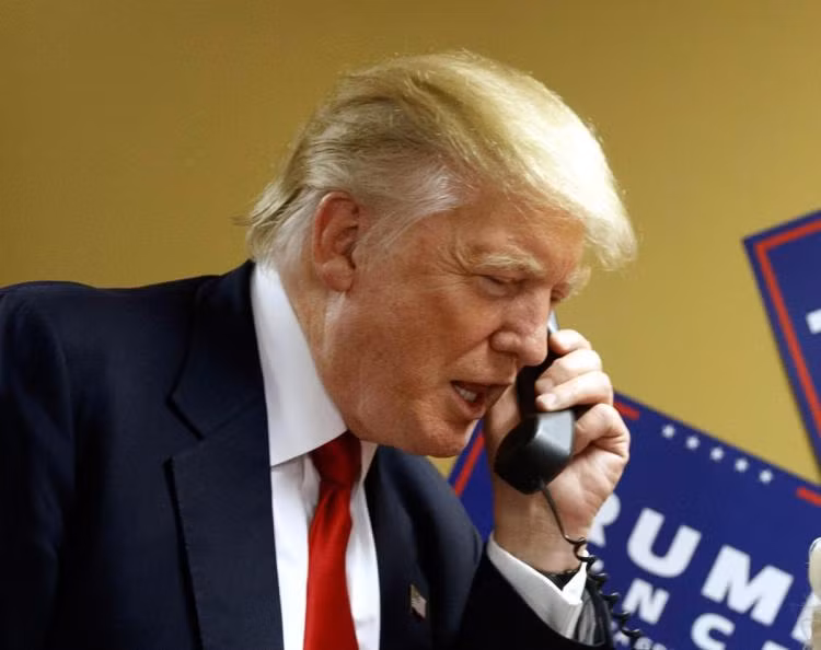 Ông Donald Trump nhận điện thoại chúc mừng thắng cử từ bà Thái Anh Văn có thể là khởi đầu cho một sự đổi thay, hình minh họa: NY Daily News. Ông Donald Trump nhận điện thoại chúc mừng thắng cử từ bà Thái Anh Văn có thể là khởi đầu cho một sự đổi thay, hình minh họa: NY Daily News.