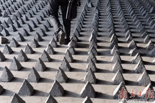 Gầm cầu giờ đây không còn là chỗ tá túc, họ lại phải tìm một nơi phiêu dạt