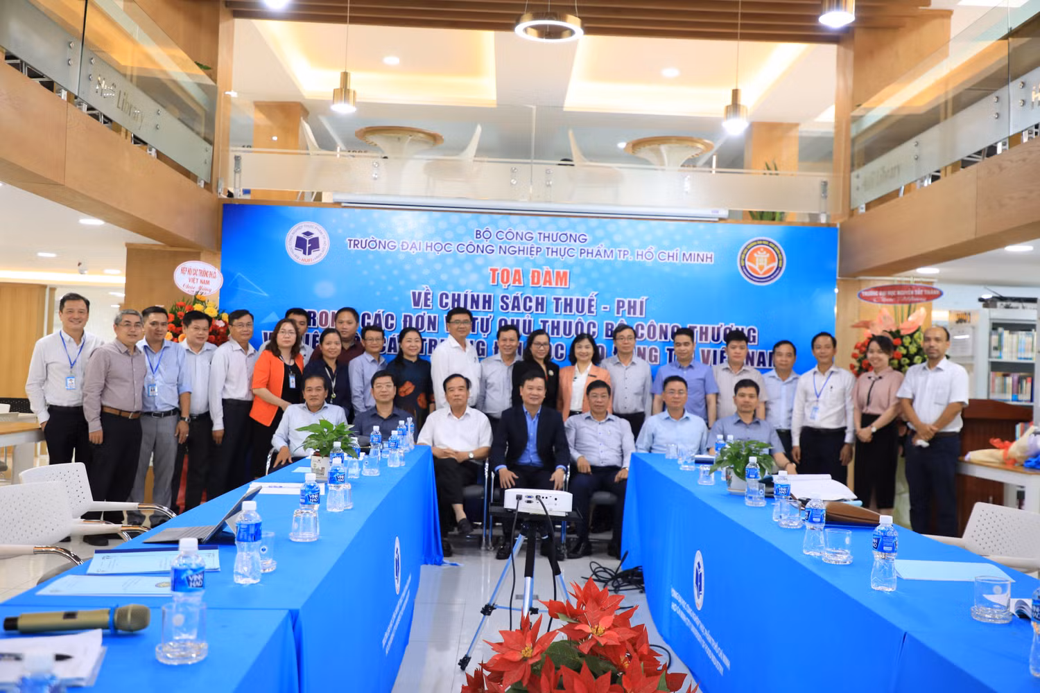 Toạ đàm chủ đề "Về chính sách thuế, phí trong trong các đơn vị tự chủ đại học - thực trạng và kiến nghị” thu hút đông lãnh đạo các đơn vị đại học tham dự (ảnh: Lê Phương)