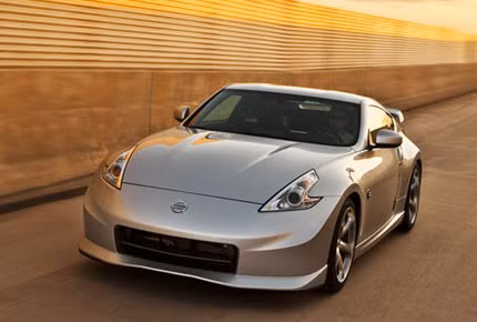 6. Nissan 370Z Động cơ: 3.7L V6 Công suất cực đại: 332 mã lực Thời gian tăng tốc từ 0-96 km/h: 5.2 giây Mức tiêu thụ nhiên liệu: 12.38 L/100 km nội thành và 9.05 L/100 km xa lộ 6. Nissan 370Z Động cơ: 3.7L V6 Công suất cực đại: 332 mã lực Thời gian tăng tốc từ 0-96 km/h: 5.2 giây Mức tiêu thụ nhiên liệu: 12.38 L/100 km nội thành và 9.05 L/100 km xa lộ