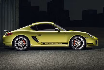 3. Porsche Cayman Động cơ: 2.9L V6 Công suất cực đại: 300 mã lực (bản Cayman S trang bị động cơ 3.4L V6 330 mã lực) Thời gian tăng tốc từ 0-96 km/h: 5.4 giây (Cayman S 4.8 giây) Mức tiêu thụ nhiên liệu: 11.76 L/100 km nội thành và 8.11 L/100 km xa lộ 3. Porsche Cayman Động cơ: 2.9L V6 Công suất cực đại: 300 mã lực (bản Cayman S trang bị động cơ 3.4L V6 330 mã lực) Thời gian tăng tốc từ 0-96 km/h: 5.4 giây (Cayman S 4.8 giây) Mức tiêu thụ nhiên liệu: 11.76 L/100 km nội thành và 8.11 L/100 km xa lộ