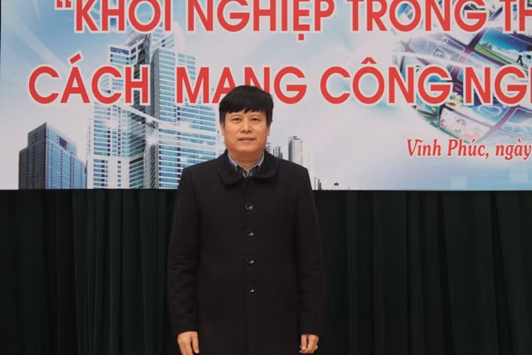Thầy giáo Nguyễn Khánh Toàn (ảnh Trinh Phúc).