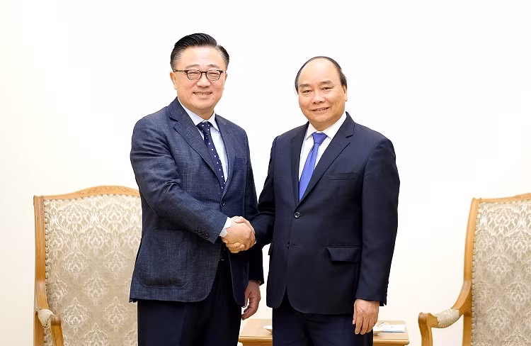 Thủ tướng Nguyễn Xuân Phúc cho rằng: "Sự hợp tác, đầu tư, sản xuất kinh doanh của Samsung tại Việt Nam là bông hoa đẹp trong vườn hoa của tình hữu nghị, mối quan hệ Đối tác chiến lược Việt Nam - Hàn Quốc". Thủ tướng Nguyễn Xuân Phúc cho rằng: "Sự hợp tác, đầu tư, sản xuất kinh doanh của Samsung tại Việt Nam là bông hoa đẹp trong vườn hoa của tình hữu nghị, mối quan hệ Đối tác chiến lược Việt Nam - Hàn Quốc".