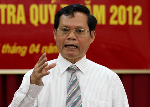 Hon 100 can bo bi xu ly hinh su do tham nhung