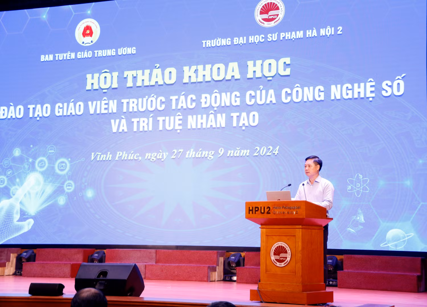 Ông Lê Huy Nam - Vụ trưởng Vụ Giáo dục - Ban Tuyên giáo Trung ương phát biểu khai mạc Hội thảo.