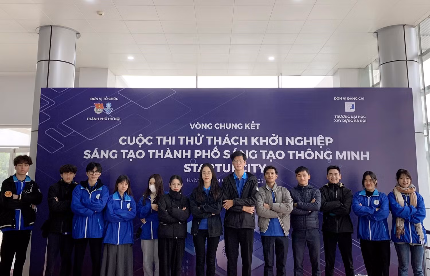 Đội thi HUMG tại vòng chung kết cuộc thi “Thử thách Khởi nghiệp sáng tạo Thành phố thông minh – Starup City” năm 2023..jpg