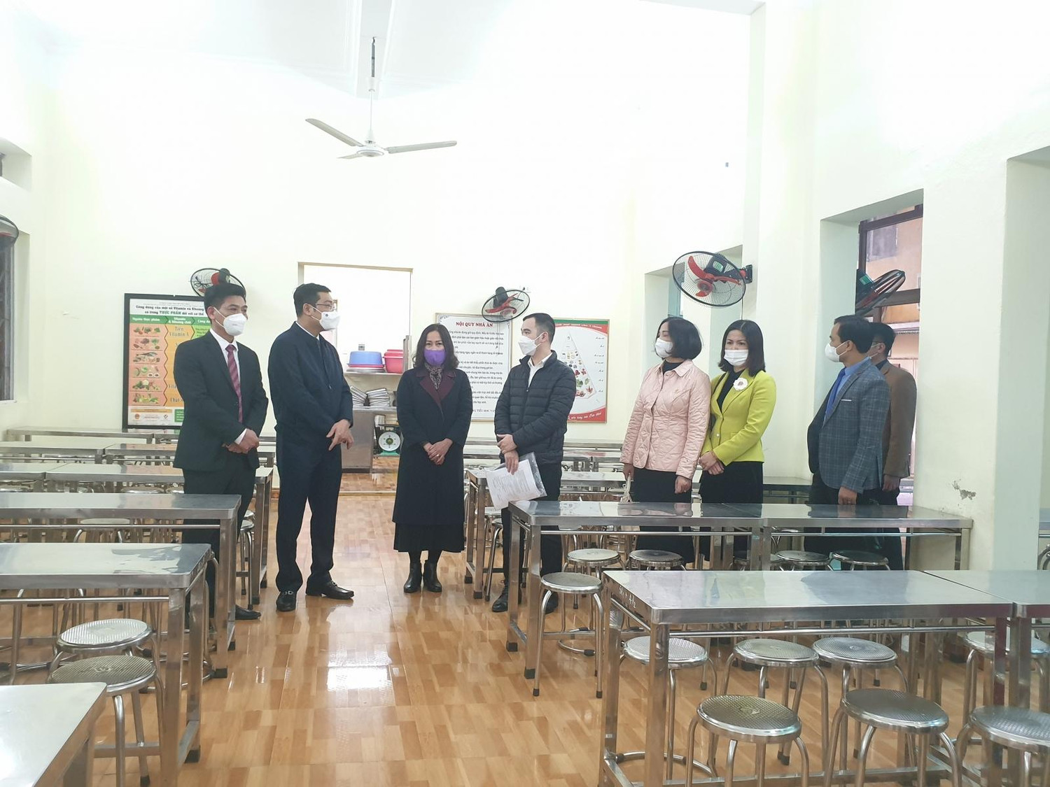Ông Bùi Văn Kiệm - Giám đốc Sở Giáo dục và Đào tạo Hải Phòng kiểm tra các điều kiện tổ chức dạy học trực tiếp tại một số trường ở quận Đồ Sơn (Ảnh: CTV) Ông Bùi Văn Kiệm - Giám đốc Sở Giáo dục và Đào tạo Hải Phòng kiểm tra các điều kiện tổ chức dạy học trực tiếp tại một số trường ở quận Đồ Sơn (Ảnh: CTV)