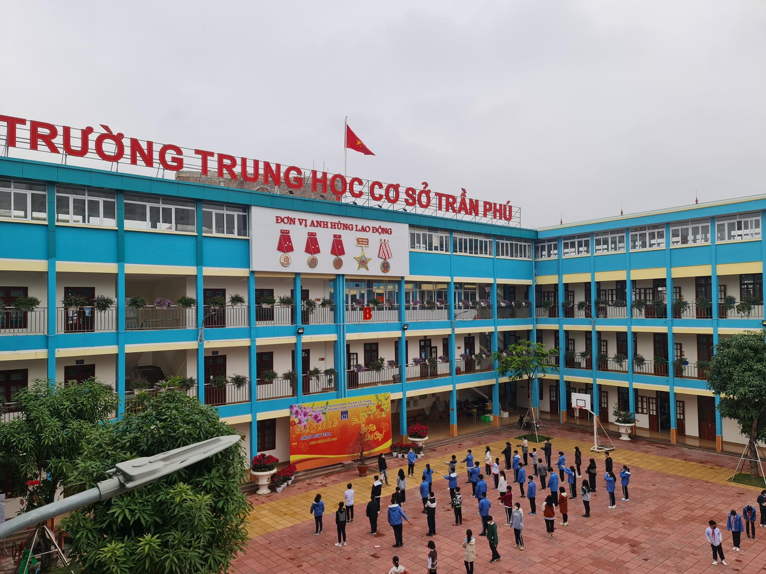 Trường Trung học cơ sở Trần Phú kêu gọi phụ huynh phối hợp làm test nhanh Covid-19 cho học sinh trước khi quay trở lại trường (Ảnh: Lã Tiến) Trường Trung học cơ sở Trần Phú kêu gọi phụ huynh phối hợp làm test nhanh Covid-19 cho học sinh trước khi quay trở lại trường (Ảnh: Lã Tiến)