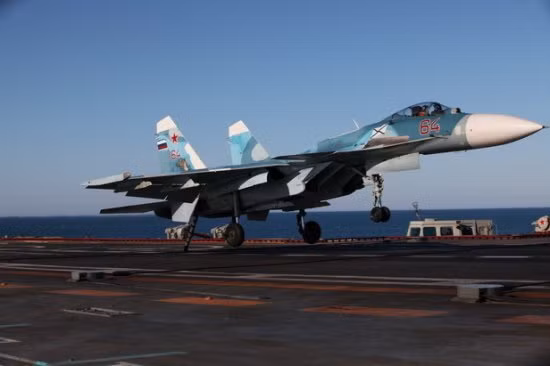 Máy bay J-15 Trung Quốc là sản phẩm sao chép của máy bay chiến đấu Su-33 Nga/Liên Xô