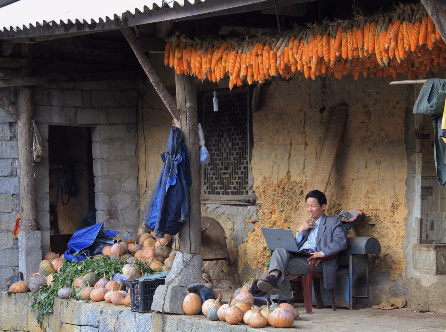 Tác giả ở làng người Pu Péo (huyện Đồng Văn, Hà Giang), 2015..JPG