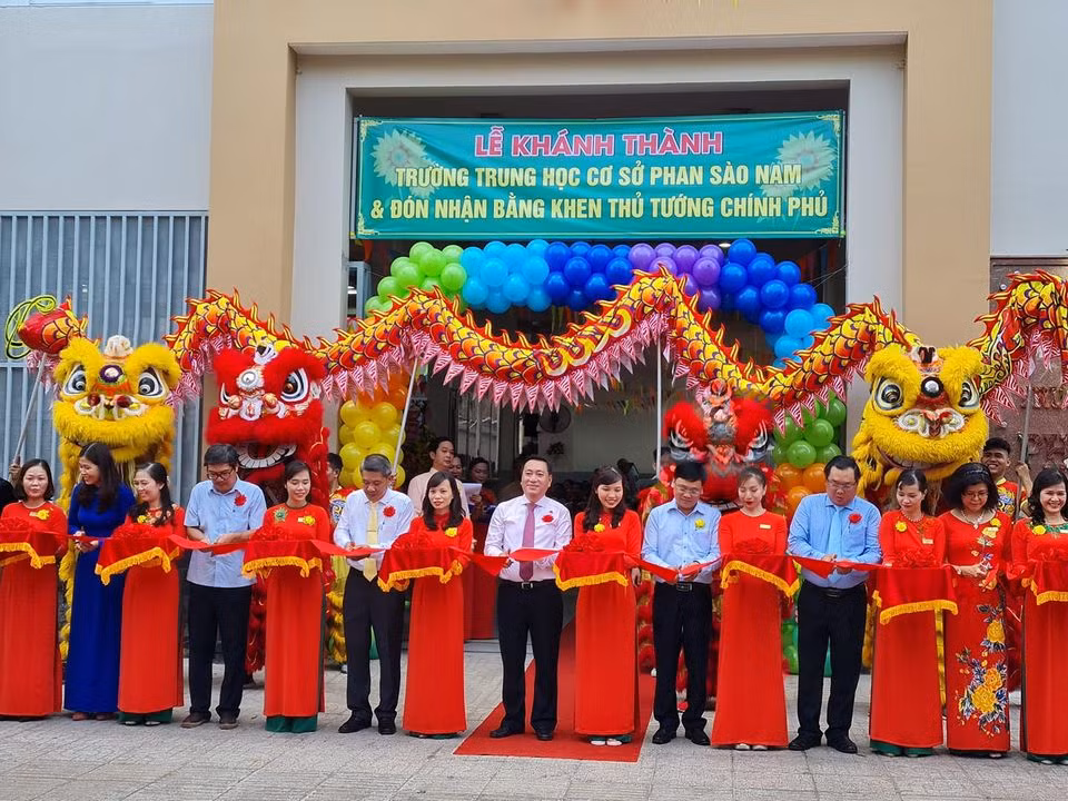 Khánh thành công trình cải tạo, xây mới trường trung học cơ sở Phan Sào Nam, quận 3 (Ảnh: P.L) Khánh thành công trình cải tạo, xây mới trường trung học cơ sở Phan Sào Nam, quận 3 (Ảnh: P.L)