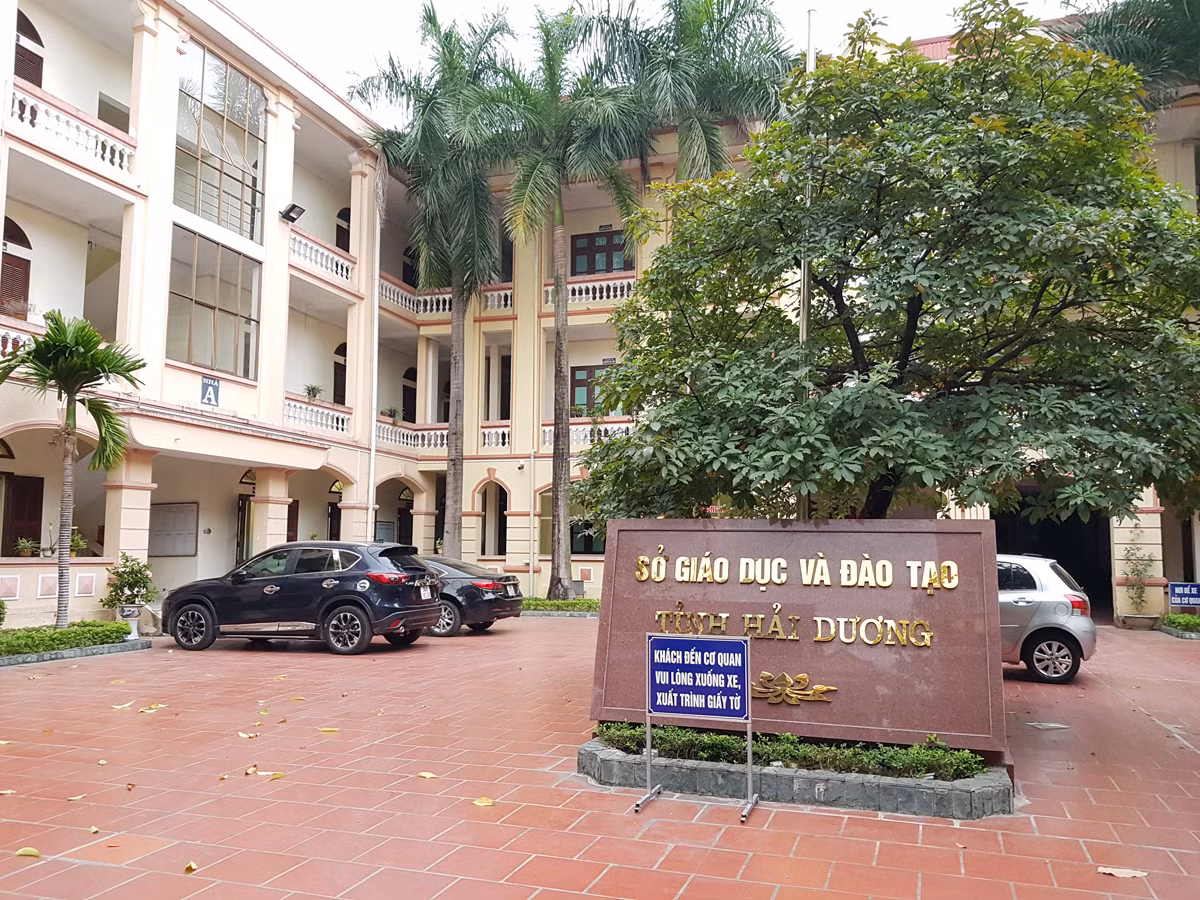 Sở Giáo dục và Dào tạo Hải Dương có trung thực khi báo cáo cấp trên về việc đi tham quan trong giờ làm việc (Ảnh: Lã Tiến)