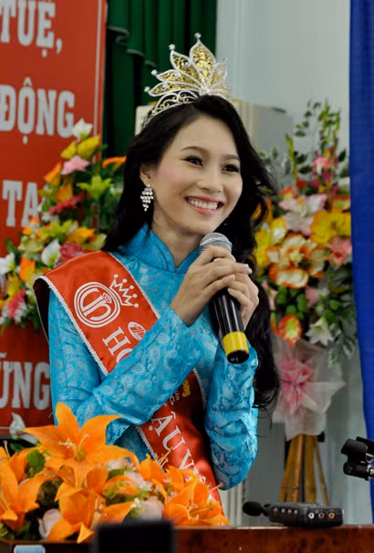 Hoa hậu tâm sự, cô rất vinh dự khi là sinh viên của trường. Trở thành người con gái đẹp nhất Việt Nam 2012, Thu Thảo muốn được chia sẻ niềm vui này đến tất cả mọi người.