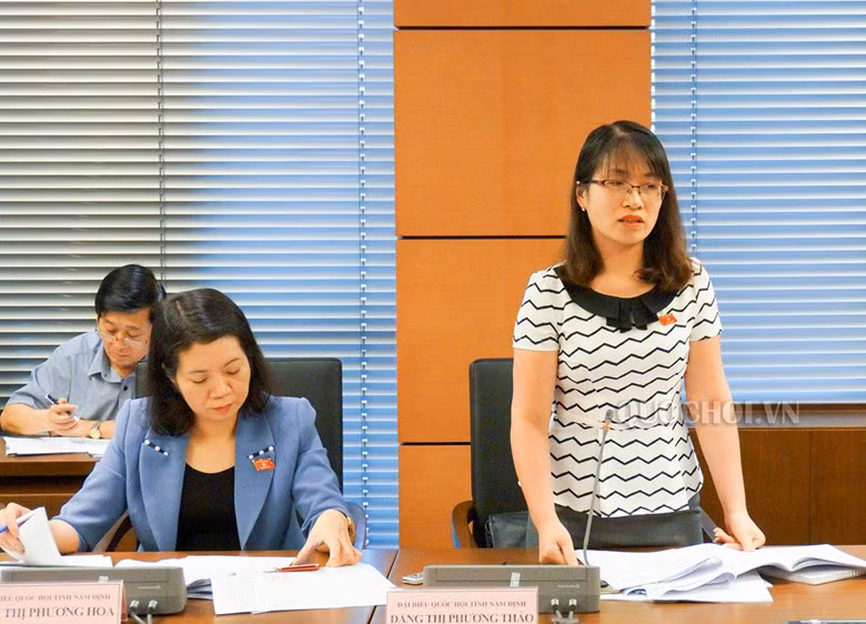 Đại biểu Đặng Thị Phương Thảo phát biểu thảo luận tại tổ. Ảnh: Quochoi.vn