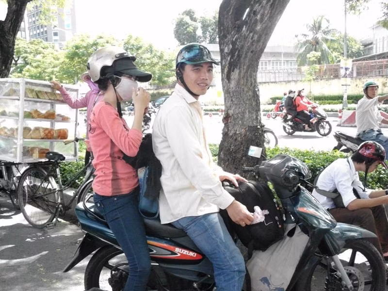 Giã biệt TP.HCM nhộn nhịp, khởi hành về quê chờ kết quả tuyển sinh. Xem đáp án môn Vật lí - Xem đáp án môn Toán - Xem đáp án môn Hóa - Xem đáp án môn Ngoại ngữ Khối A1