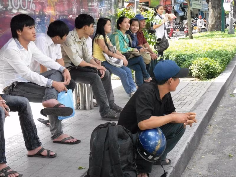 Những ánh mắt nôn nóng chờ xe bus đề khởi hành về quê, sau vài ngày ở TP.HCM. Xem đáp án môn Vật lí - Xem đáp án môn Toán - Xem đáp án môn Hóa - Xem đáp án môn Ngoại ngữ Khối A1