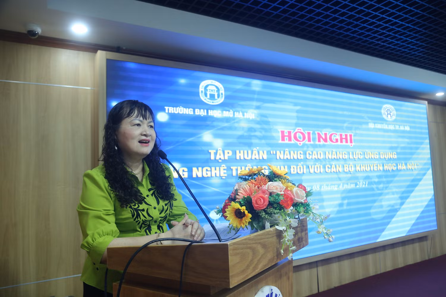 Bà Nguyễn Thị Ngọc Minh - Chủ tich Hội Khuyến học Thành phố Hà Nội Bà Nguyễn Thị Ngọc Minh - Chủ tich Hội Khuyến học Thành phố Hà Nội