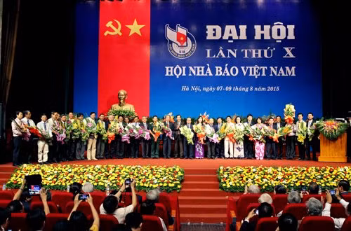 Đồng chí Thuận Hữu tái đắc cử chức Chủ tịch Hội Nhà báo Việt Nam ảnh 8