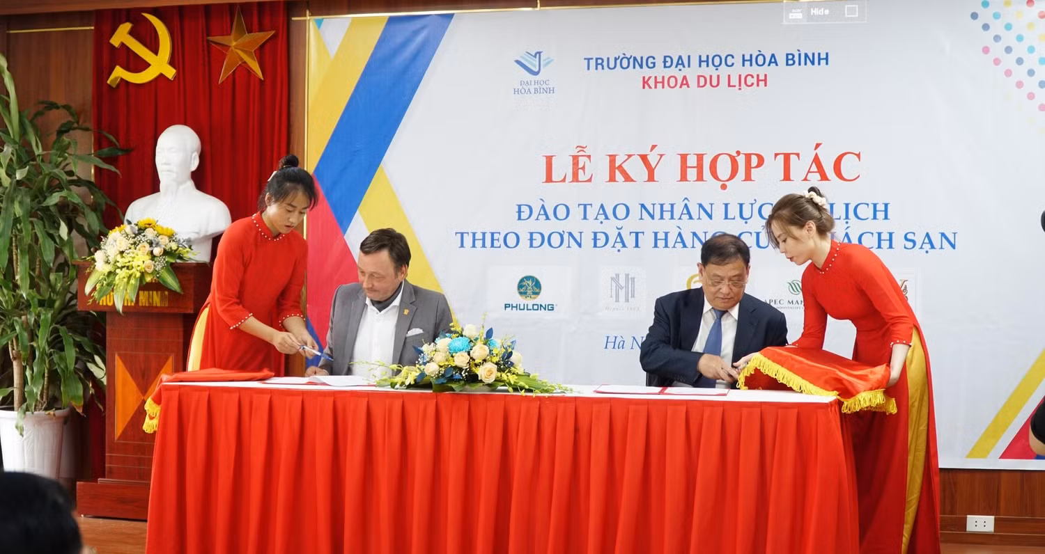 Trường Đại học Hòa Bình ký kết hợp tác với Quần thể du lịch Quốc tế Ariyana Tourism Complex Đà Nẵng