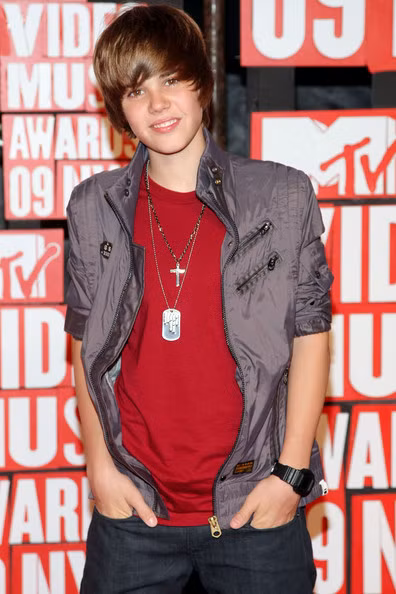 Năm 2010, trong bài phỏng vấn với E!, mẹ của hoàng tử nhạc Pop tâm sự: “Justin mong mỏi sẽ đeo “nhẫn trắng” cho tới khi cưới. Bieber nói rằng sẽ yêu thương và tôn trọng phụ nữ theo cách chân thành nhất”. Năm 2010, trong bài phỏng vấn với E!, mẹ của hoàng tử nhạc Pop tâm sự: “Justin mong mỏi sẽ đeo “nhẫn trắng” cho tới khi cưới. Bieber nói rằng sẽ yêu thương và tôn trọng phụ nữ theo cách chân thành nhất”.