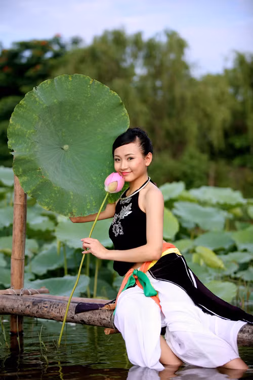 (Ảnh: 24h) Xem thêm: Cơn sốt "thiên sứ 9X": Đẹp như mỹ nhân cổ trang Trung Hoa (Ảnh: 24h) Xem thêm: Cơn sốt "thiên sứ 9X": Đẹp như mỹ nhân cổ trang Trung Hoa