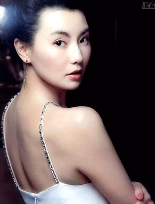 Trương Mạn Ngọc chưa bao giờ tự nhận mình là người phụ nữ có đôi mắt đẹp, nhưng sự thật đã chứng minh "cửa sổ tâm hồn" của cô đẹp và cực kỳ cuốn hút. (Ảnh: Xinhua) Xem thêm: Ảnh hiếm: Chặng đường nhan sắc của "nữ thần mắt tím" Elizabeth Taylor Trương Mạn Ngọc chưa bao giờ tự nhận mình là người phụ nữ có đôi mắt đẹp, nhưng sự thật đã chứng minh "cửa sổ tâm hồn" của cô đẹp và cực kỳ cuốn hút. (Ảnh: Xinhua) Xem thêm: Ảnh hiếm: Chặng đường nhan sắc của "nữ thần mắt tím" Elizabeth Taylor