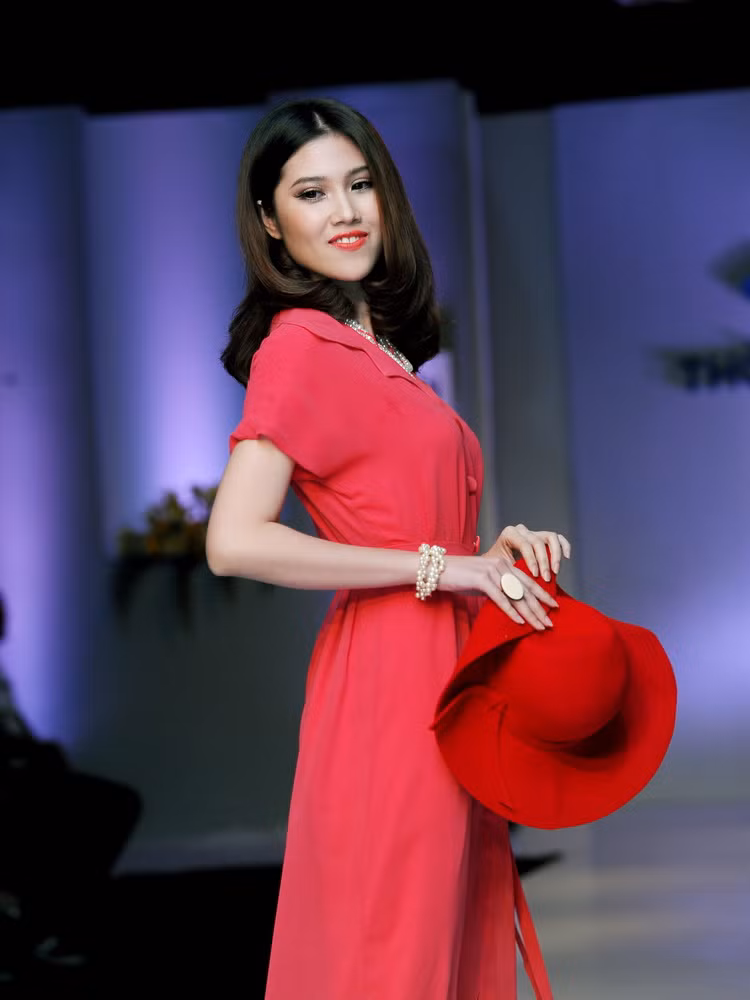 Sang trọng với màu đỏ. Sang trọng với màu đỏ.