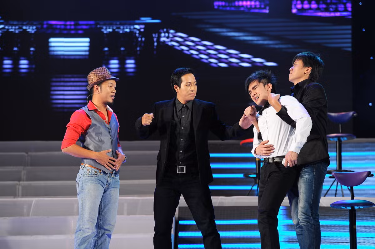 Chàng Bo buồn bã, tìm gặp Bé Tư nhưng bị đuổi đi. Anh thề quyết tâm làm giàu để chiếm lại… người đẹp. Chàng Bo buồn bã, tìm gặp Bé Tư nhưng bị đuổi đi. Anh thề quyết tâm làm giàu để chiếm lại… người đẹp.