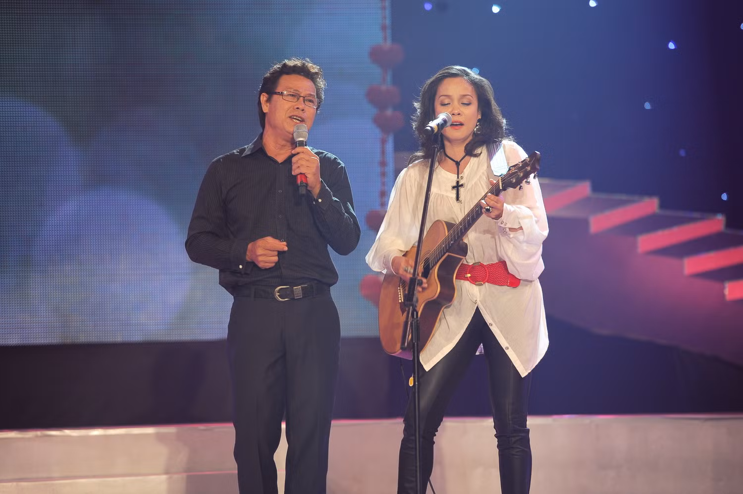 Dù đã đứng tuổi nhưng cặp đôi Cao Minh và Hồng Hạnh đã bồi hồi vì "Ngỡ đâu tình đã quên mình". Dù đã đứng tuổi nhưng cặp đôi Cao Minh và Hồng Hạnh đã bồi hồi vì "Ngỡ đâu tình đã quên mình".