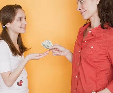 Rất nhiều bạn trẻ thường xuyên kêu ca là 10 triệu một tháng không đủ tiêu và phải xin thêm tiền bố mẹ. (Ảnh minh họa - Nguồn Internet) Rất nhiều bạn trẻ thường xuyên kêu ca là 10 triệu một tháng không đủ tiêu và phải xin thêm tiền bố mẹ. (Ảnh minh họa - Nguồn Internet)