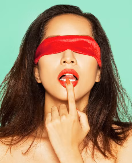 Hình ảnh quyến rũ của Khánh Thi khi chính thức bước sang con đường ca hát.