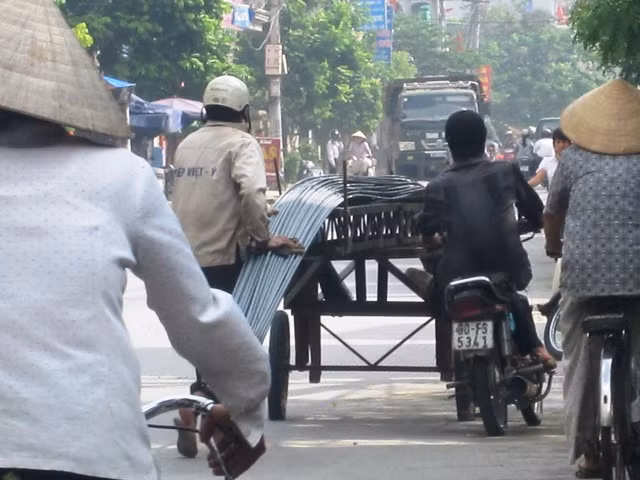 Vừa kéo, vừa đẩy Vừa kéo, vừa đẩy