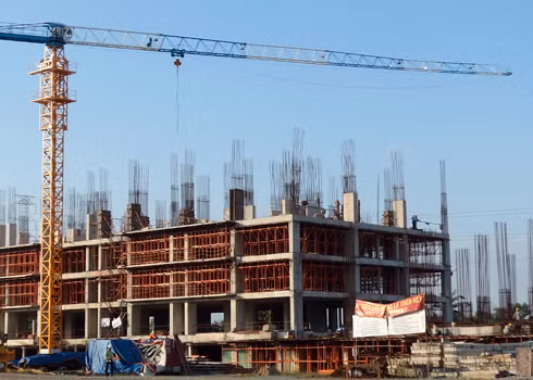 Một dự án tại quận Thủ Đức chậm tiến độ bị nhiều nhà đầu tư mua sỉ đòi rút vốn. Ảnh: Vũ Lê