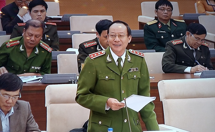 Thượng tướng Lê Quý Vương - Thứ trưởng Bộ Công an báo cáo tại Ủy ban Thường vụ Quốc hội sáng nay. ảnh: Ngọc Quang. Thượng tướng Lê Quý Vương - Thứ trưởng Bộ Công an báo cáo tại Ủy ban Thường vụ Quốc hội sáng nay. ảnh: Ngọc Quang.