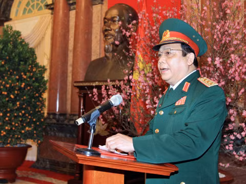 Phó Chủ tịch Quốc hội Huỳnh Ngọc Sơn cho rằng, đối với quân nhân chuyên nghiệp có nhiều vi trí quan trọng nên có thể nâng quân hàm lên Đại tá (theo dự thảo Pháp lệnh, cấp bậc cao nhất là Thượng tá). ảnh: TTXVN. Phó Chủ tịch Quốc hội Huỳnh Ngọc Sơn cho rằng, đối với quân nhân chuyên nghiệp có nhiều vi trí quan trọng nên có thể nâng quân hàm lên Đại tá (theo dự thảo Pháp lệnh, cấp bậc cao nhất là Thượng tá). ảnh: TTXVN.