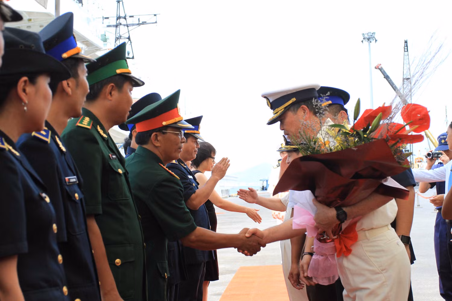 Lễ đón đoàn được tổ chức trang trọng ngay tại cầu cảng Tiên Sa. Tham dự lễ đón có đại diện Bộ Tư lệnh Cảnh sát biển Việt Nam, UBND TP.Đà Nẵng, Bộ Tư lệnh Bộ đội Biên phòng và một số cơ quan chức năng.