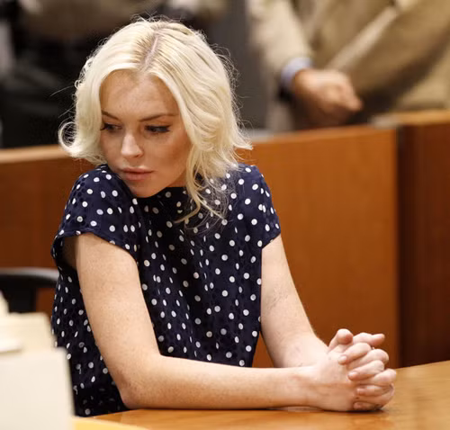 Lindsay Lohan tối vào tù sáng sớm được thả ảnh 1 Lindsay Lohan bị phạt giam 30 ngày trong phiên tòa hôm 2/11. Ảnh: Pacific Coast.