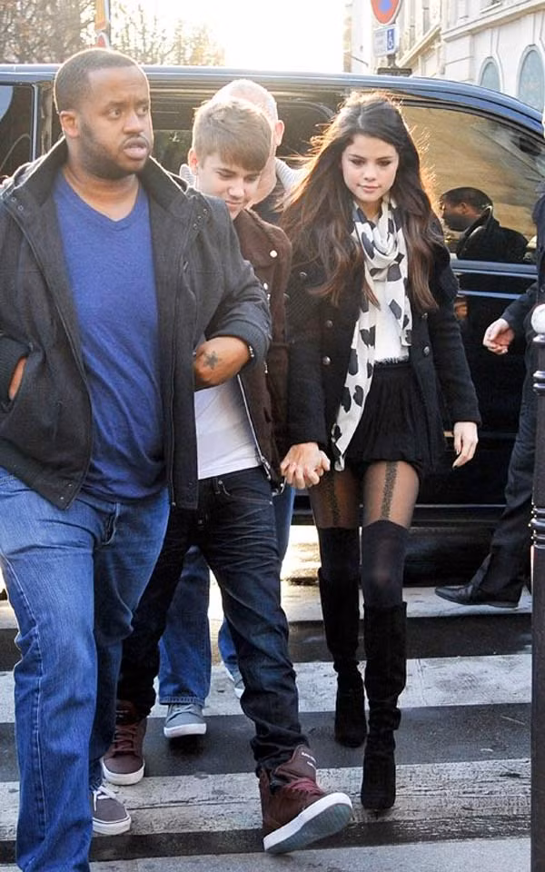 Justin Bieber nghiện... tụt quần? ảnh 9
