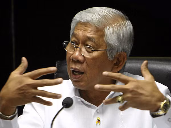 Bộ trưởng Quốc phòng Philippines Voltaire Gazmin. Bộ trưởng Quốc phòng Philippines Voltaire Gazmin.