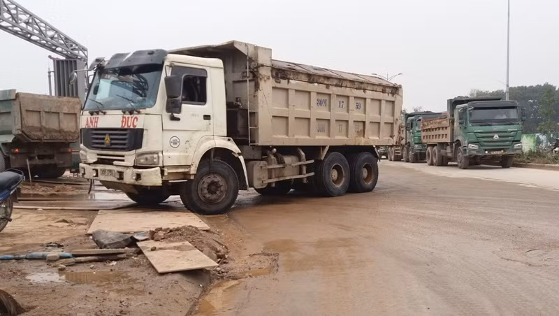 Đội CSGT số 6 "bất lực" trước việc xử lý xe quá tải, gây ô nhiễm môi trường? ảnh 4