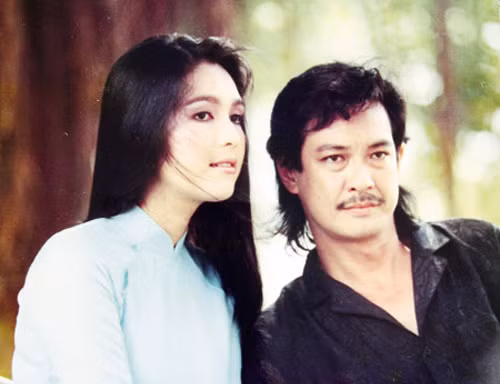 Mái tóc dày mượt mà là niềm tự hào của thiếu nữ Việt xưa (Minh họa: Diễn viên điện ảnh Diễm My và Chánh Tín) Mái tóc dày mượt mà là niềm tự hào của thiếu nữ Việt xưa (Minh họa: Diễn viên điện ảnh Diễm My và Chánh Tín)