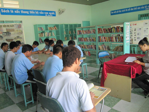 bên cạnh đó một số hoạt động, đọc sách,