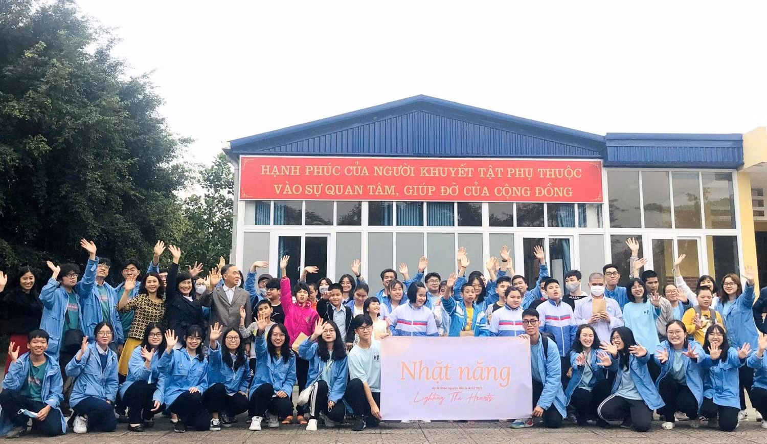 Dự án “Nhặt nắng” góp phần giúp học sinh kém may mắn của Trường nuôi dạy trẻ Khiếm thị Hải Phòng có thêm cơ hội tiếp cận tri thức nhân loại qua những trang sách (Ảnh: LT)