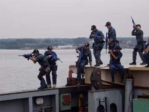 Lính Mỹ trong một nội dung diễn tập của CARAT. Ảnh: US Navy Lính Mỹ trong một nội dung diễn tập của CARAT. Ảnh: US Navy